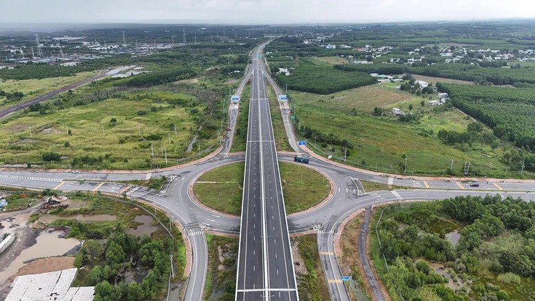 thông xe cao tốc bến lức long thành