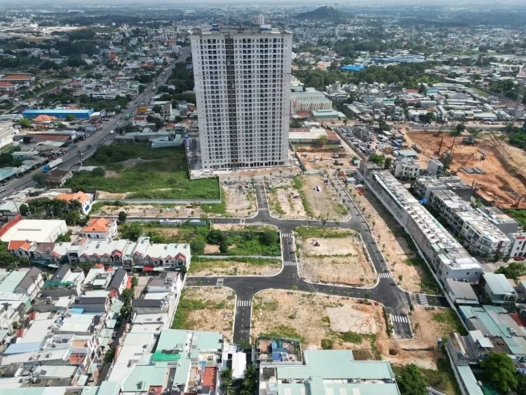 nhà phố dĩ an