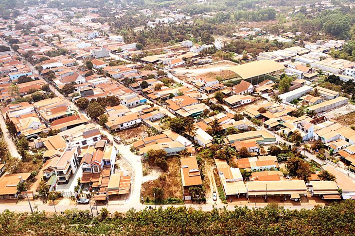 bụi đỏ sân bay long thành