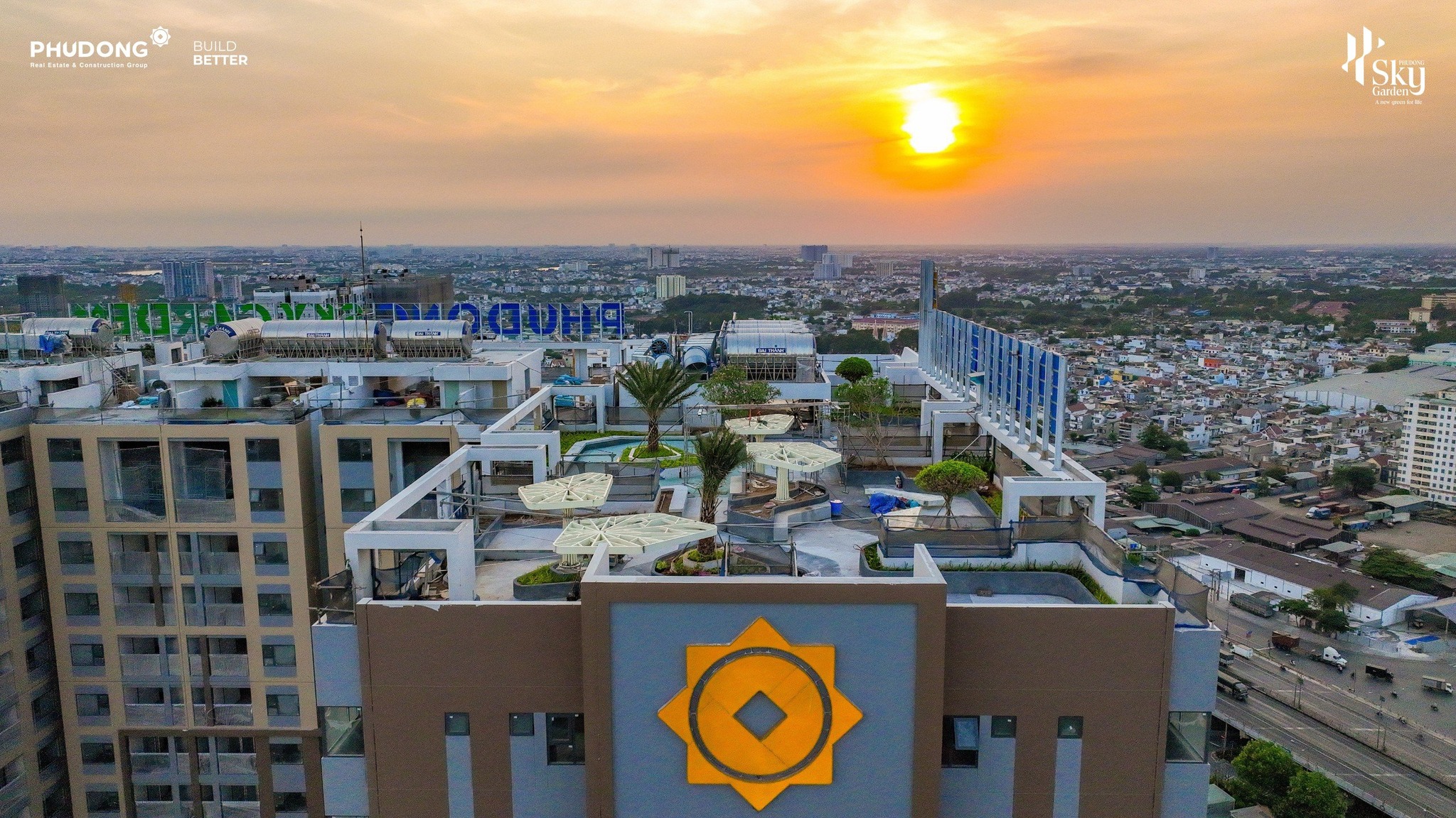 tiến độ phú đông sky garden